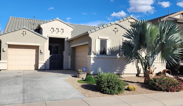 Resort Style Home in Maricopa-Minutes from Golf, Copper Sky Complex and Harrah's