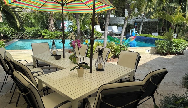 Resort Style Home Steps To Beach, Heated Pool, Game Room, Singer Island Getaway!