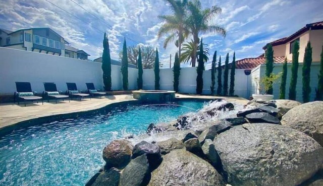 Resort Style Home with Hot Jacuzzi, Relaxing Pool & Patio and Cozy Living Spaces