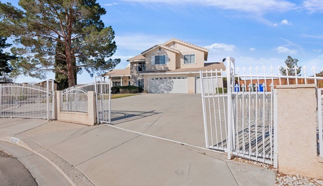 Resort Style House In High Dessert