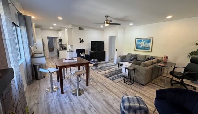 Resort Style Living. 3 Bedroom Furnished Unit near Hiking Trail. Wifi & AC.