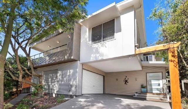 RESORT STYLE LIVING and BAY VIEWS - Batehaven