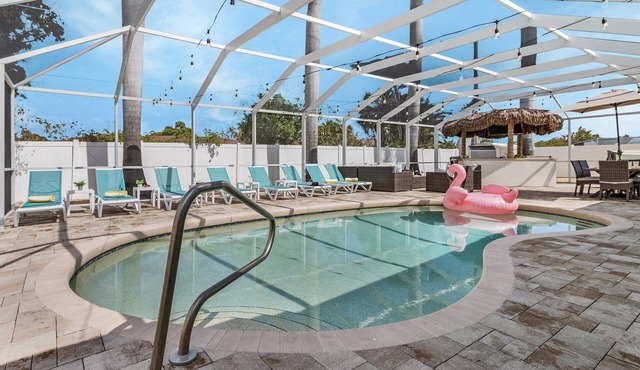 Resort Style Living, Sleeps 12, Heated Pool & Hot Tub - Sea Breeze Oasis - Roelens
