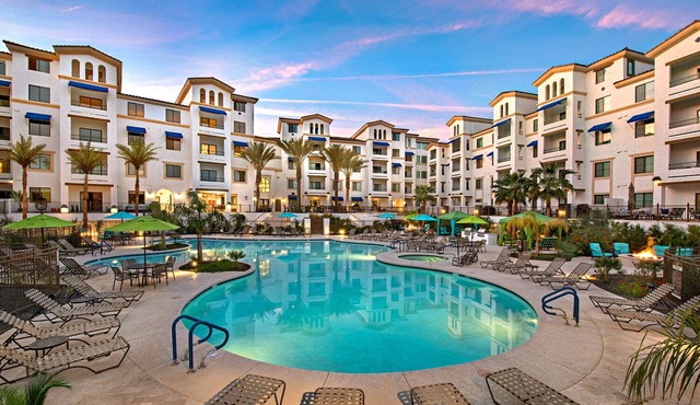 Resort Style Luxury Condo with restaurants next door