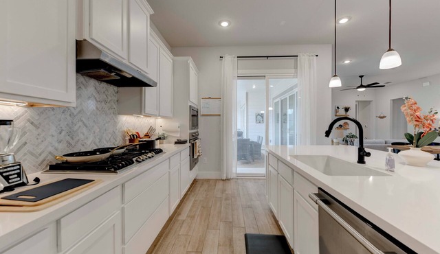 Resort style modern home close to airport, downtown and COTA