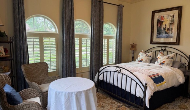 Resort Style one bedroom with use of private and neighborhood pools