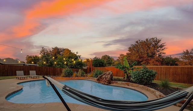 Resort Style Pool home w/ Cinema, Gaming & Hot Tub