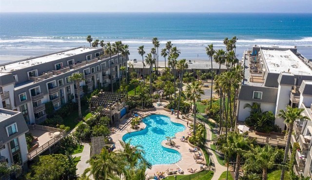 Resort Style * Pool+Hot Tub * Direct Beach Access