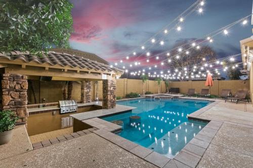 Resort-Style Pool Oasis - Spacious 6BR Gilbert Retreat - Minutes to SanTan & PHX
