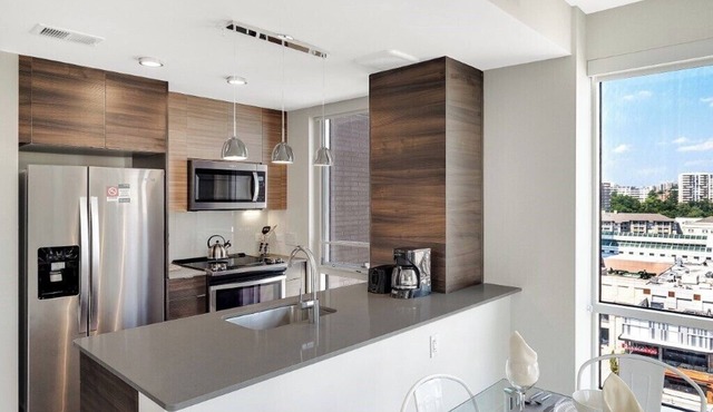 Resort-style pool & Spa! Irvine 2BR nr John Wayne Airport