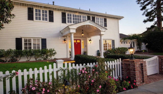 Resort-Style Pool+Spa Sleeps 8 Near Disneyland & Beaches Private Backyard Oasis