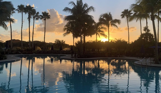 RESORT STYLE POOLS, TIKI BAR, TENNIS COURTS, MOVIE THEATER, GYM & MORE!