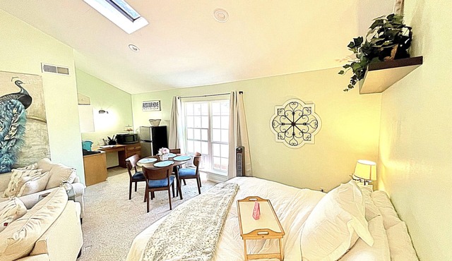 Resort-Style Studio on the Golf Course!