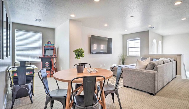 Resort-Style Washington Escape w/Game Room!