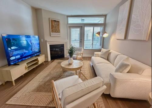 Resort-Style - West Hollywood - Spacious 2BR - 2Bathrooms - SPA & Parking
