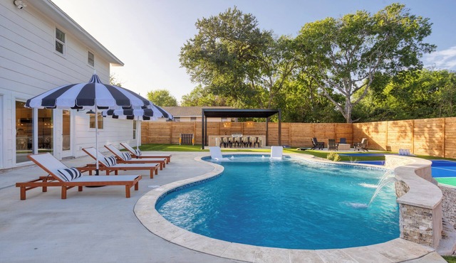 Resort Villa/Heated Pool/Pickleball