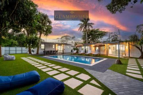 Resort Villa, Modern Pool & Outdoor Dining