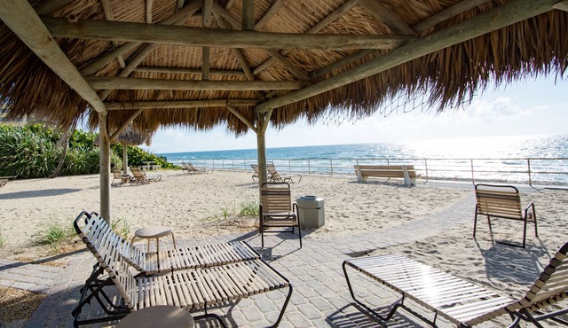 Resort Villa, Private Oceanfront Beach, Heated Pool, IntraCoastal Gathering