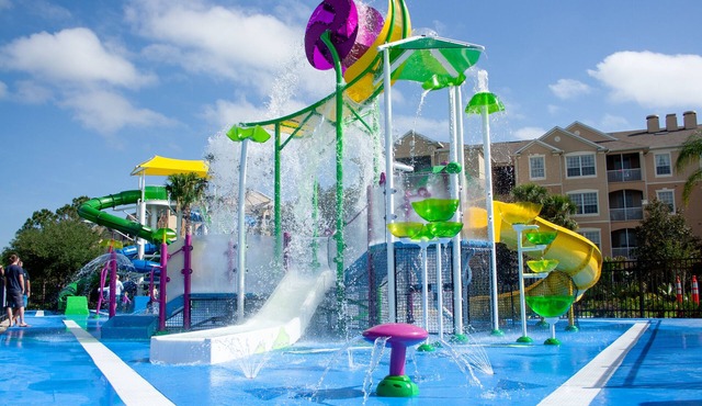 Resort with free waterpark, 1 1/2 miles from Disney!