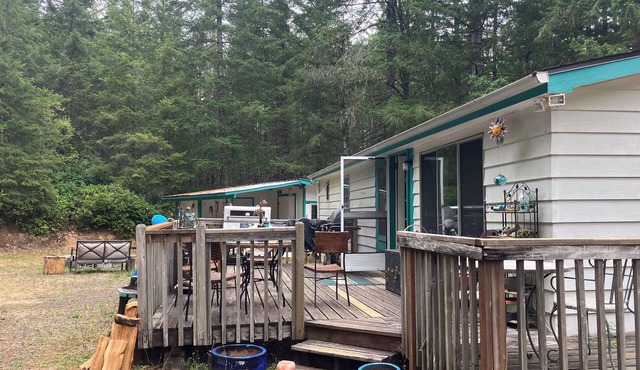 Resort with Maggie Lake & Hood Canal access: 2 bed, 3 bath and separate cabin.