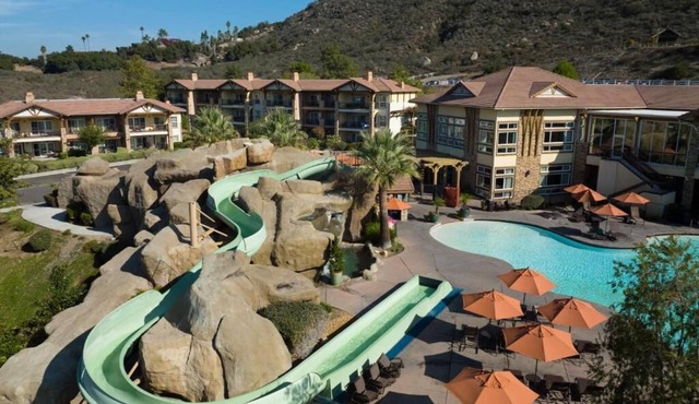 Resorts among beautiful mountains in Escondido, CA with 2 beds,full kitchen