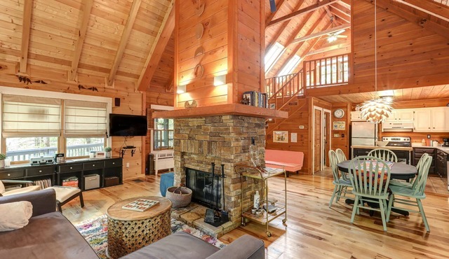 Respite at Big Canoe - Wood-burning fireplace, bright interiors, Wifi