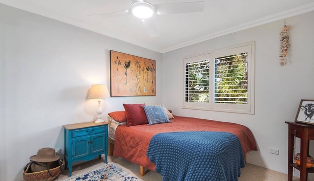 Rest A While directly across from the sand of Narrabeen Beach