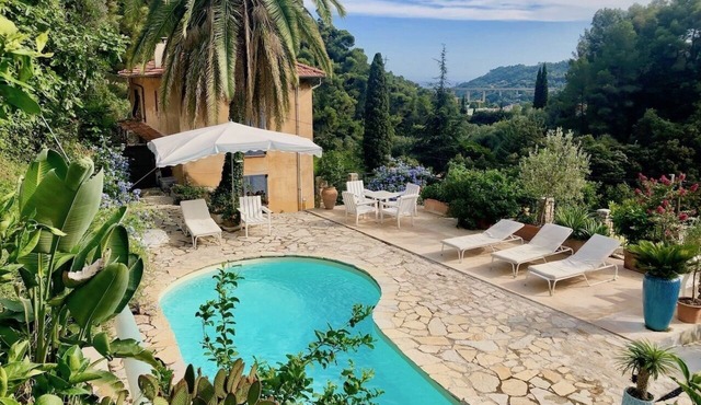 Rest and nature in Menton, sea and private pool. Pet-friendly.