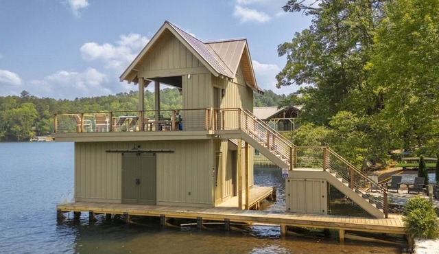 Rest Ashored- Lake Burton home 250 yds from lake