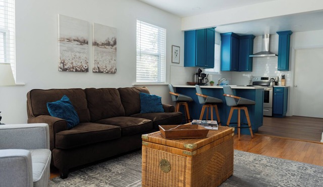 Rest Easy : King Bed : Downtown & Ft. Jackson 2Bd 1Bth