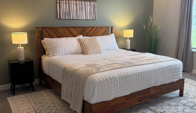 Rest & Rally Retreat – Your Game Day Getaway Just 5 Minutes from Grand Park!