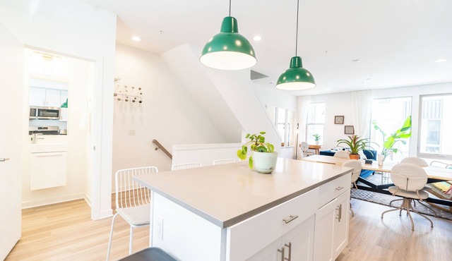 Rest & Relax by RIVER - 3 beds/3.5 Baths/Private Garage