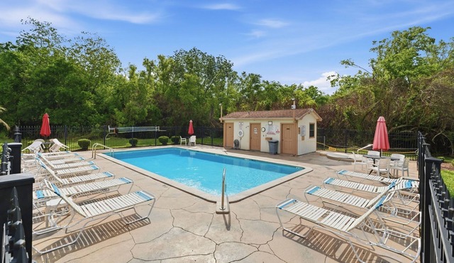 Rest, Relaxation and Fun - Beautiful 2 Bedroom, 2 Bath Condo with Pool