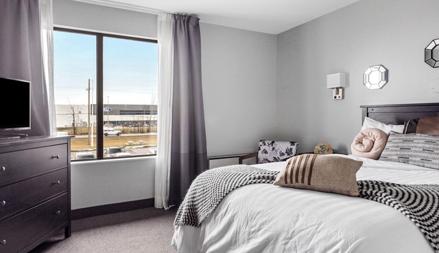 Restauparc Motel - Double Bed Size with Kitchenette & Desk & Private