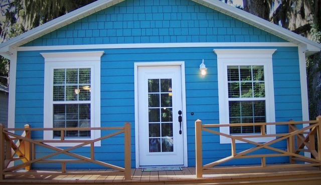 Restaurant, Boat Marina ,18-Hole Golf Course are nearby this new 2 bedrm 2bath