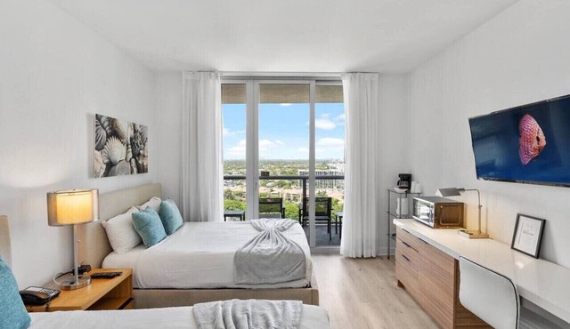 Restaurants, Pool over the water, Beach Service/Studio