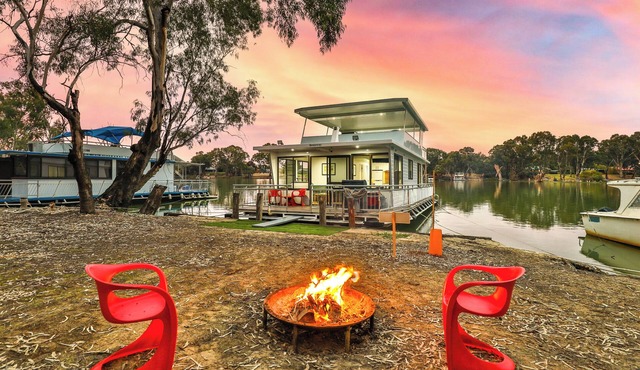 Restaway Houseboat Mildura -Modern Moored Accommodation on the Murray River