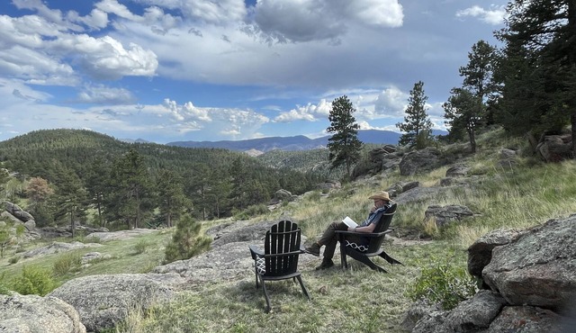 Restful 3 Bedroom Mountain Retreat Bordering National Forest, 31+ day stays