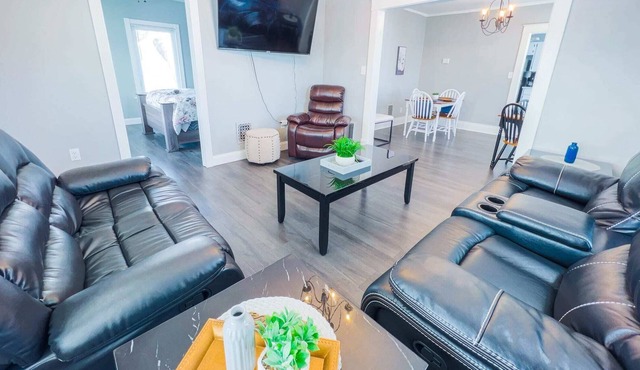 Restful 3 bedroom Minutes From Falls & Casino on the American Side!