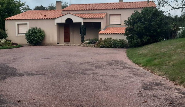 Restful and secure country house
