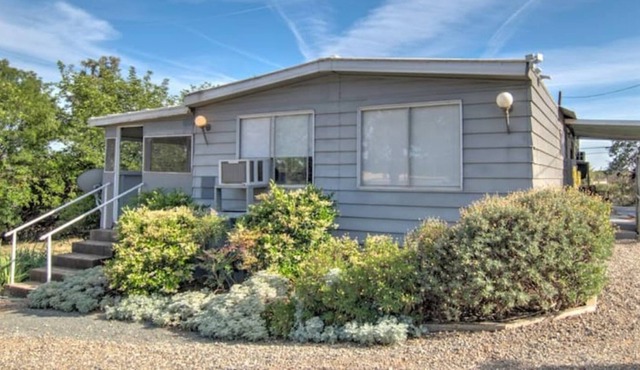Restful & Cozy 2-Bedroom Home with Nature Setting