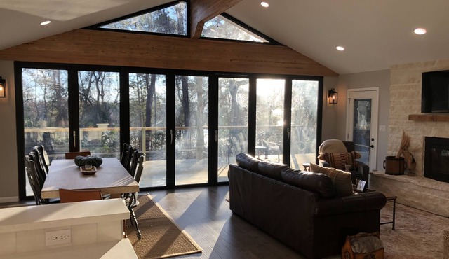 Restful Hillside Retreat in the Trees by the Lake