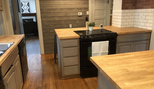 Restful Hot Tub Oasis in heart of University Place