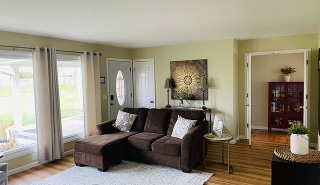 Restful Retreat, 3BR/2BA on 2 acres, Pet Friendly