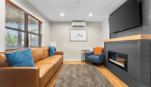 Restful Retreat: Lake Resort and Private Hot Tub