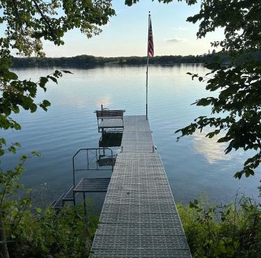 Restful Retreat on the Lake - Natural and Peaceful