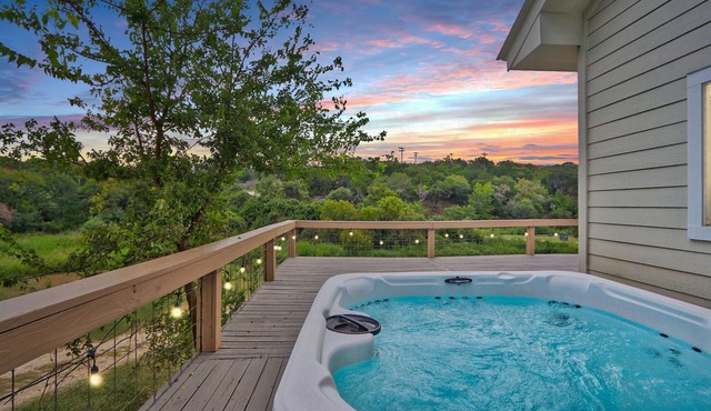 Restful Retreat- Stylish 4 Bedroom Oasis