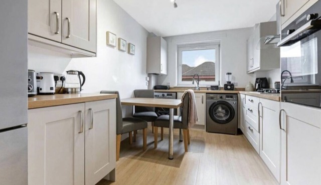 RestfullHaven:your own room in an apartment having double/shared bathroom/kitchn