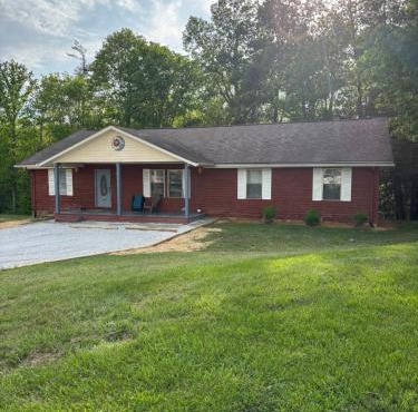 Resting Point - Hot Tub, Firepit, Spacious 4-BR Home