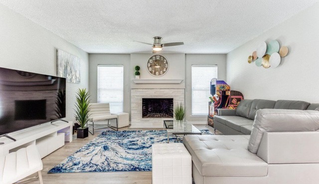 Reston NEW Bright, Airy Home w/In Ground Pool & Grill